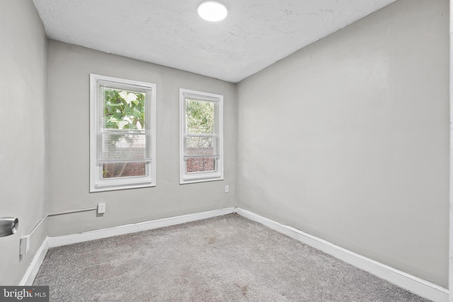 2511 W Oakdale St Property Photo 15