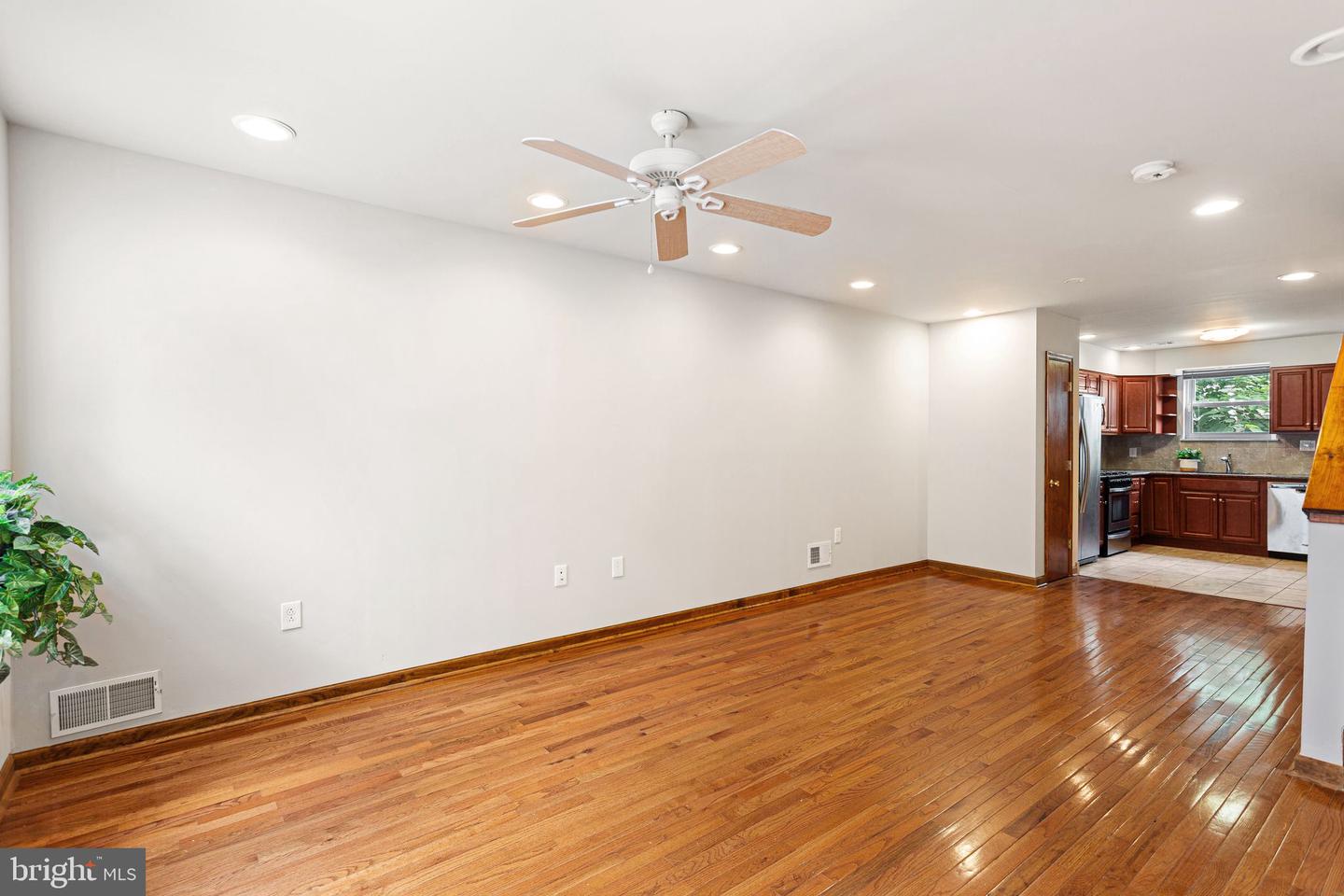 2131 Titan St Property Photo 3