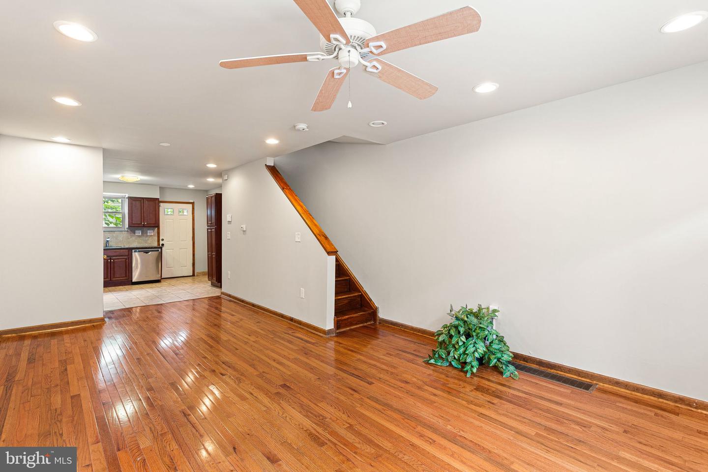 2131 Titan St Property Photo 4