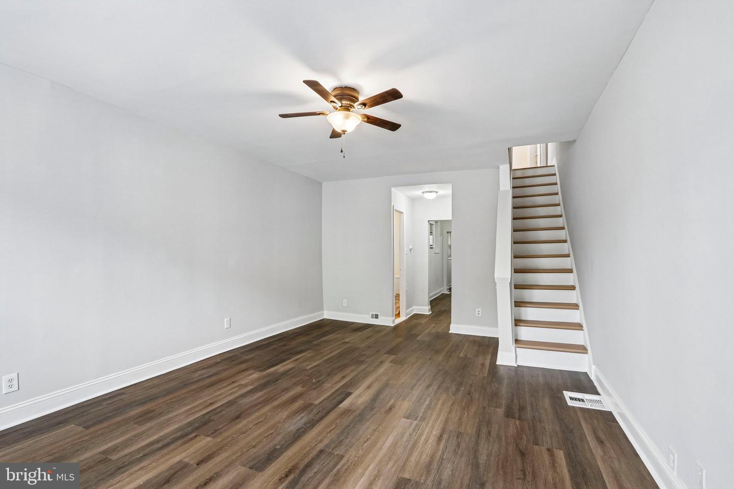 2427 E Indiana Ave Property Photo 3