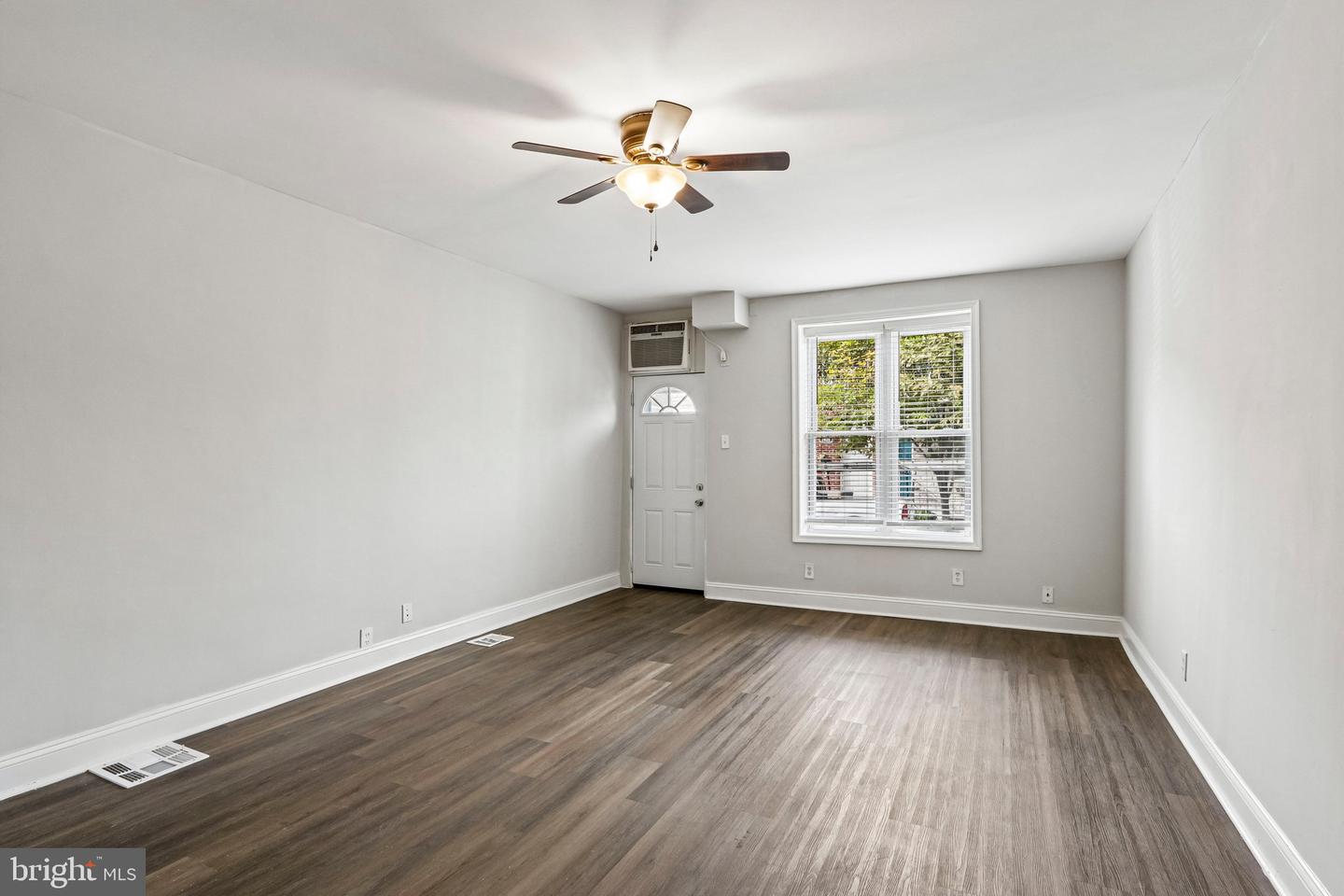2427 E Indiana Ave Property Photo 5