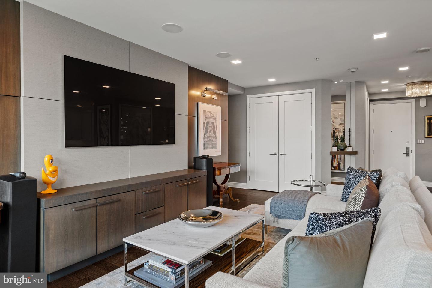 1414 S Penn Sq #15dc Property Photo 23