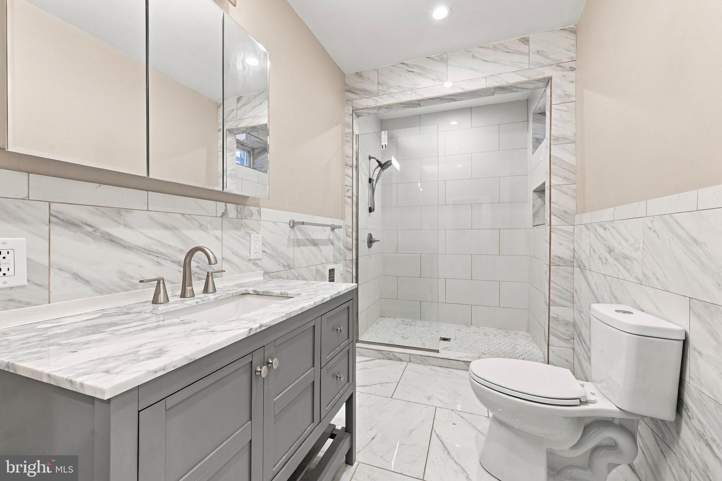 420 S 49th St Property Photo 17