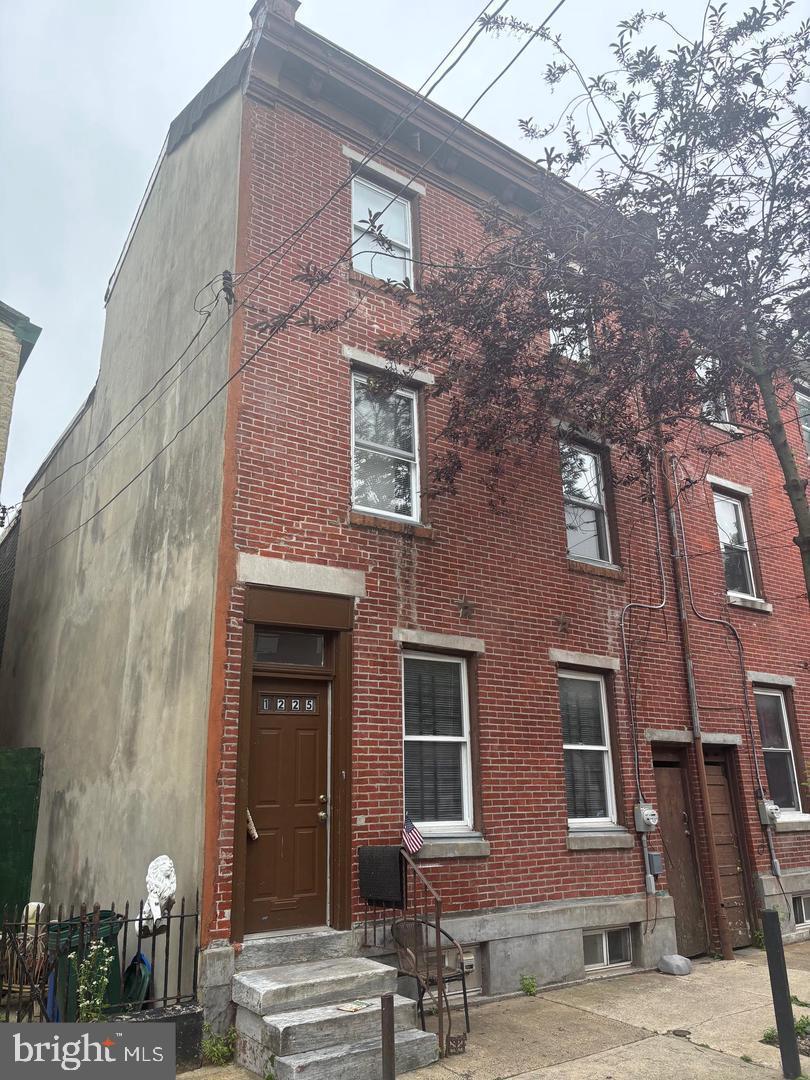 1225 N Randolph St Property Photo 1