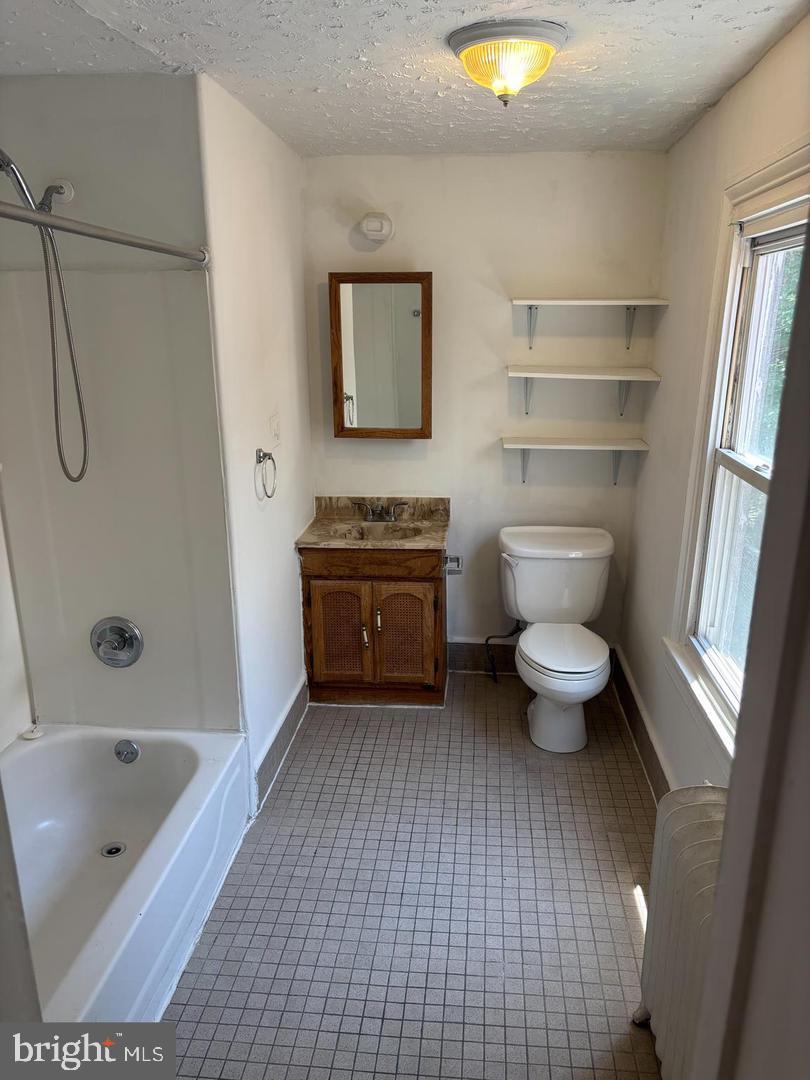 1225 N Randolph St Property Photo 9