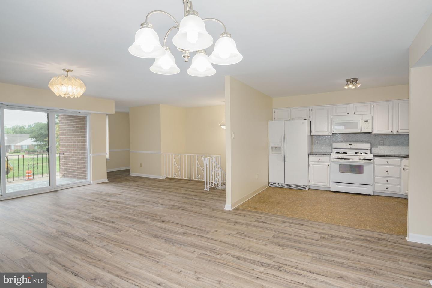 9505 NORTHEAST AVE #B Property Photo 1