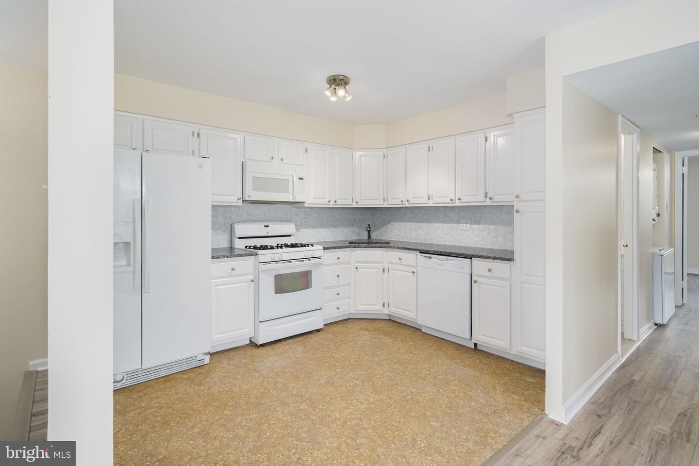 9505 Northeast Ave #b Property Photo 11