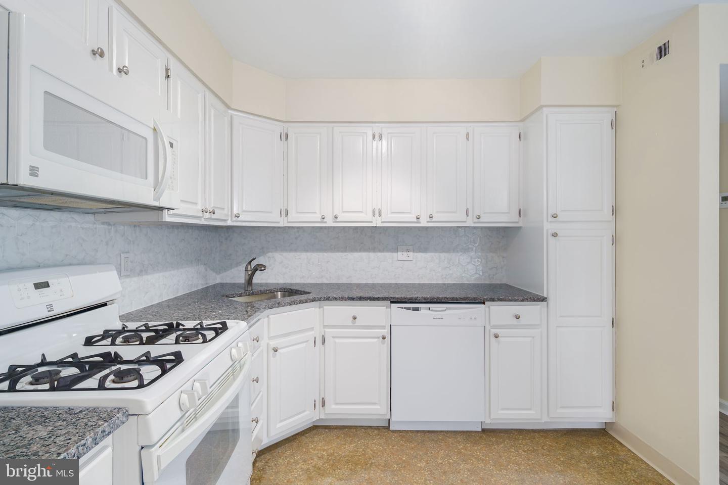 9505 Northeast Ave #b Property Photo 13