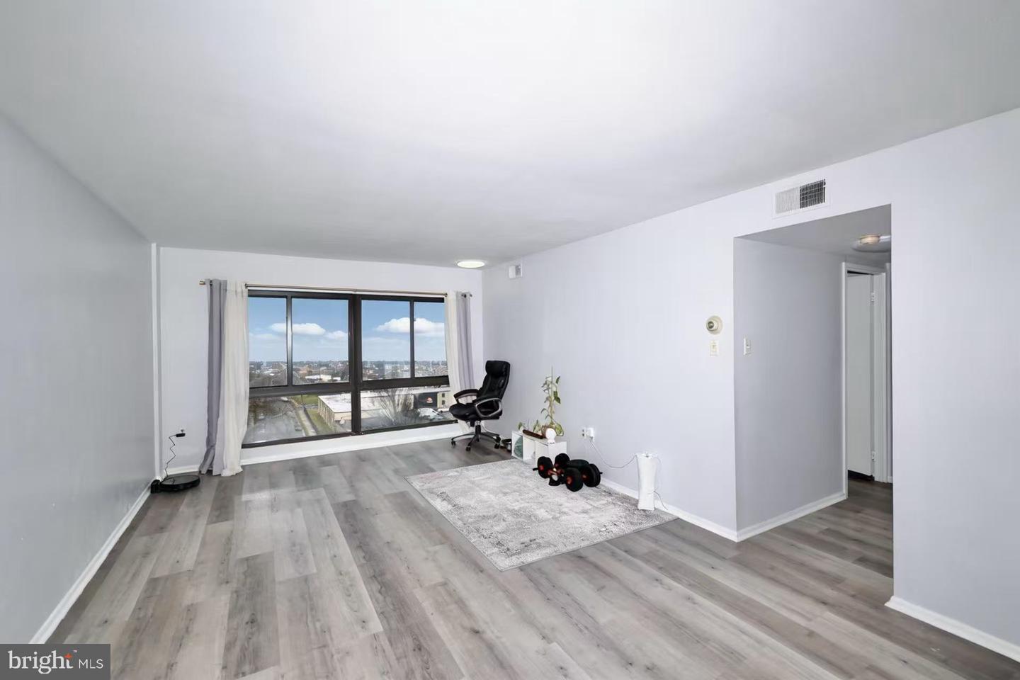 7600 E Roosevelt Blvd #906 Property Photo 5