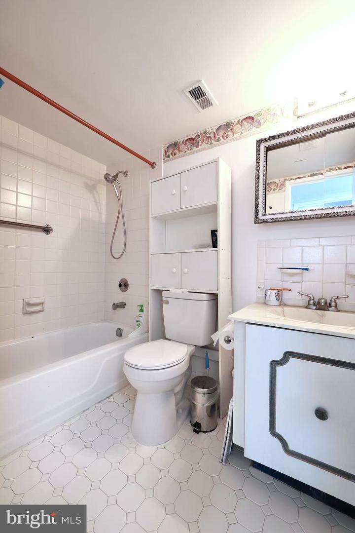 7600 E Roosevelt Blvd #906 Property Photo 16