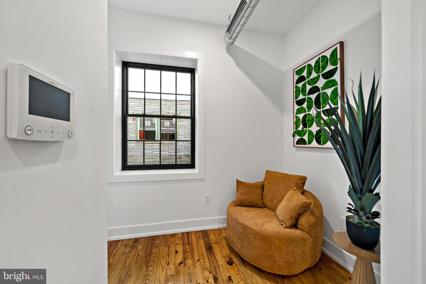 1935 S Bancroft St #b Property Photo 3