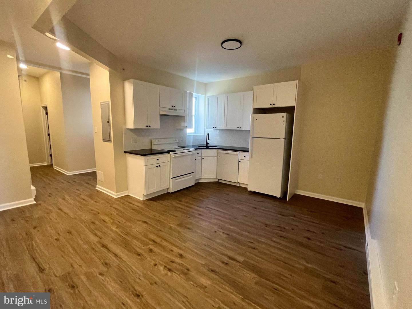 4059 Powelton Ave #3rd Flr Property Photo 6