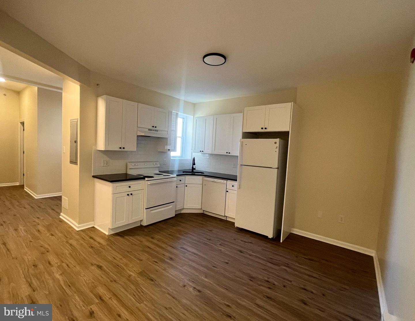4059 Powelton Ave #3rd Flr Property Photo 7