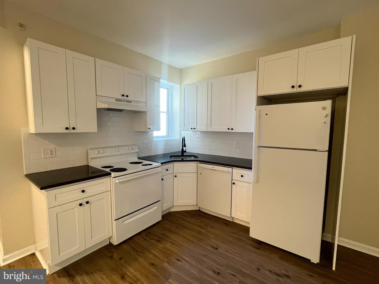 4059 Powelton Ave #3rd Flr Property Photo 8