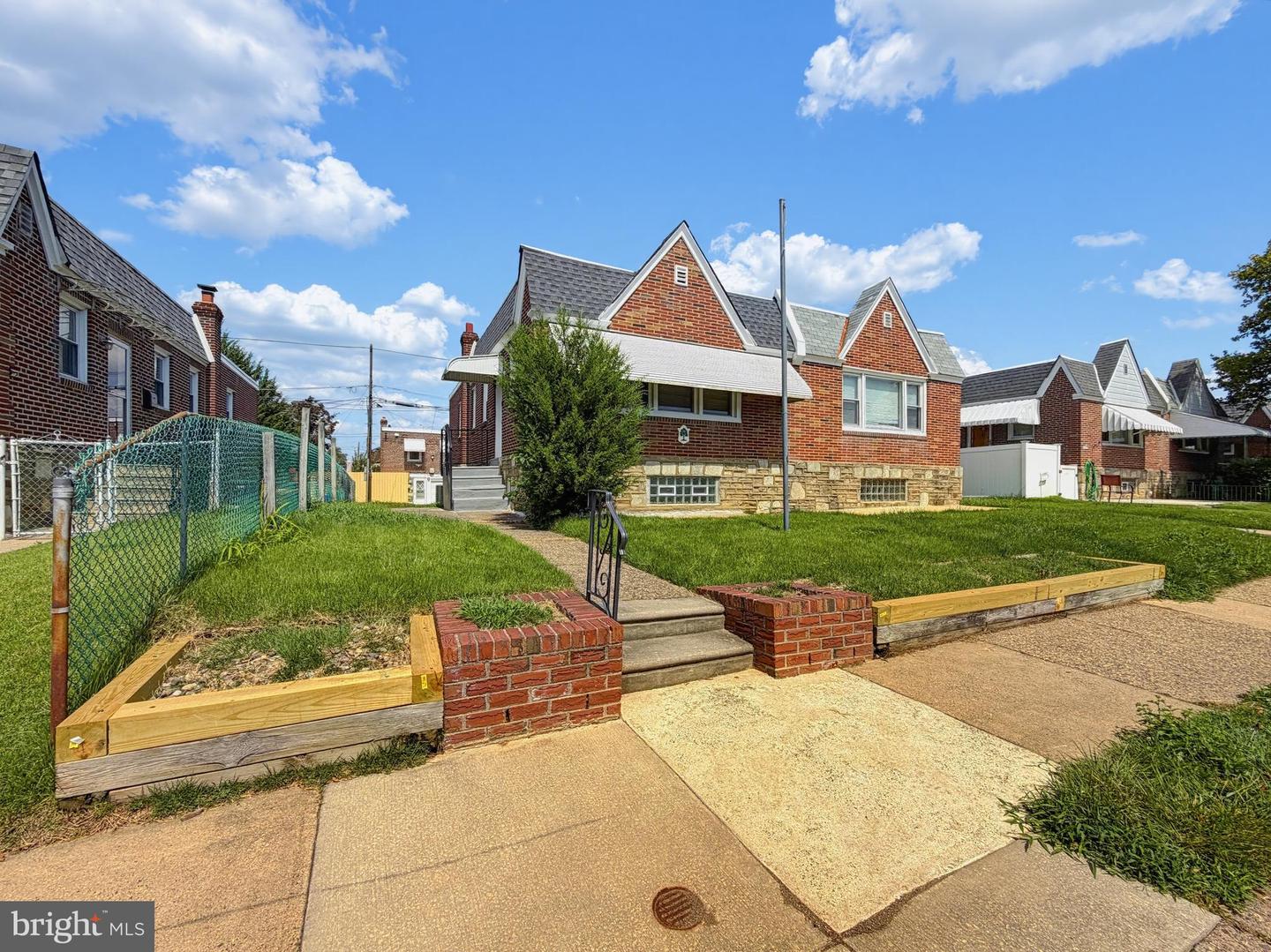 1705 Benson St Property Photo 3