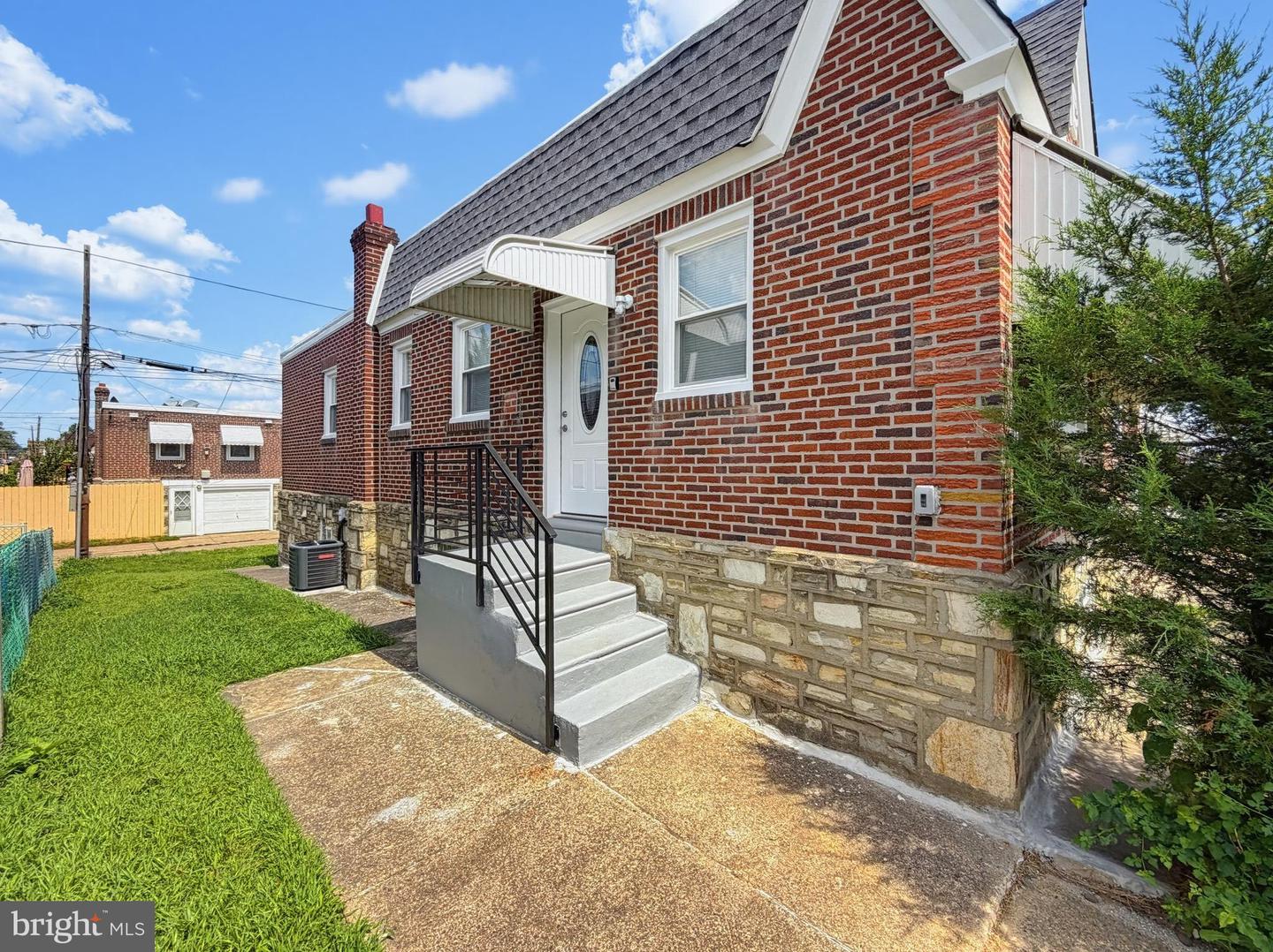 1705 Benson St Property Photo 5