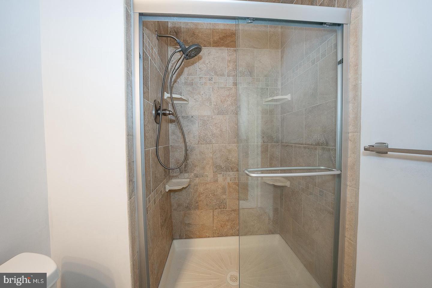 253-00 Shawmont Ave #10h5 Property Photo 28