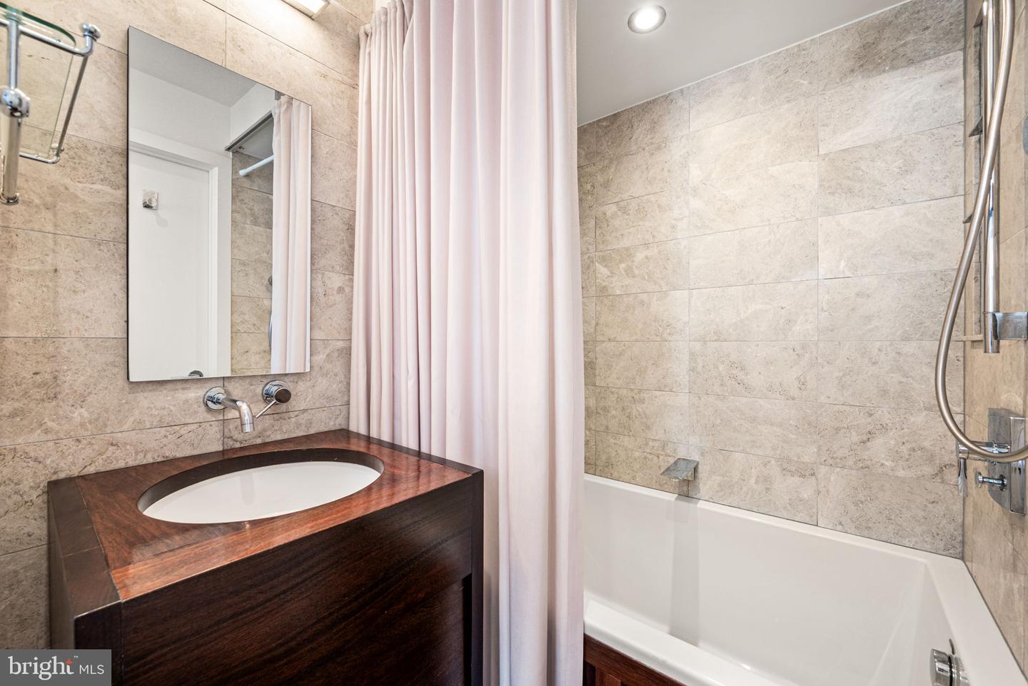 1901 Walnut St #15f Property Photo 18