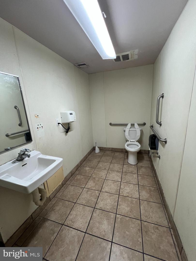 309 S 48th St Property Photo 19