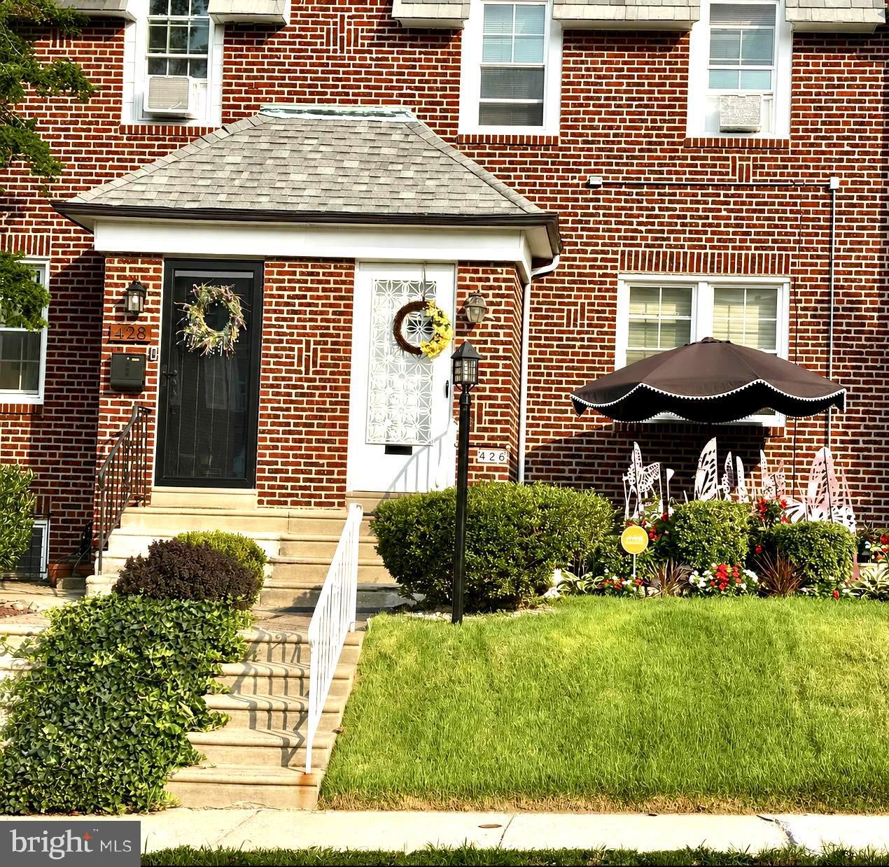 426 E Slocum St E Property Photo 1