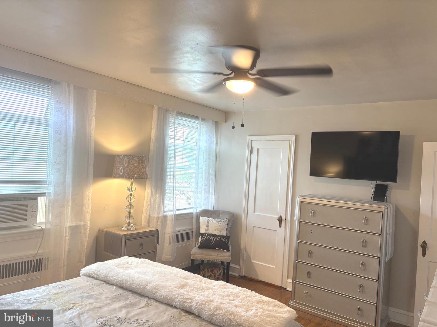 426 E Slocum St E Property Photo 8