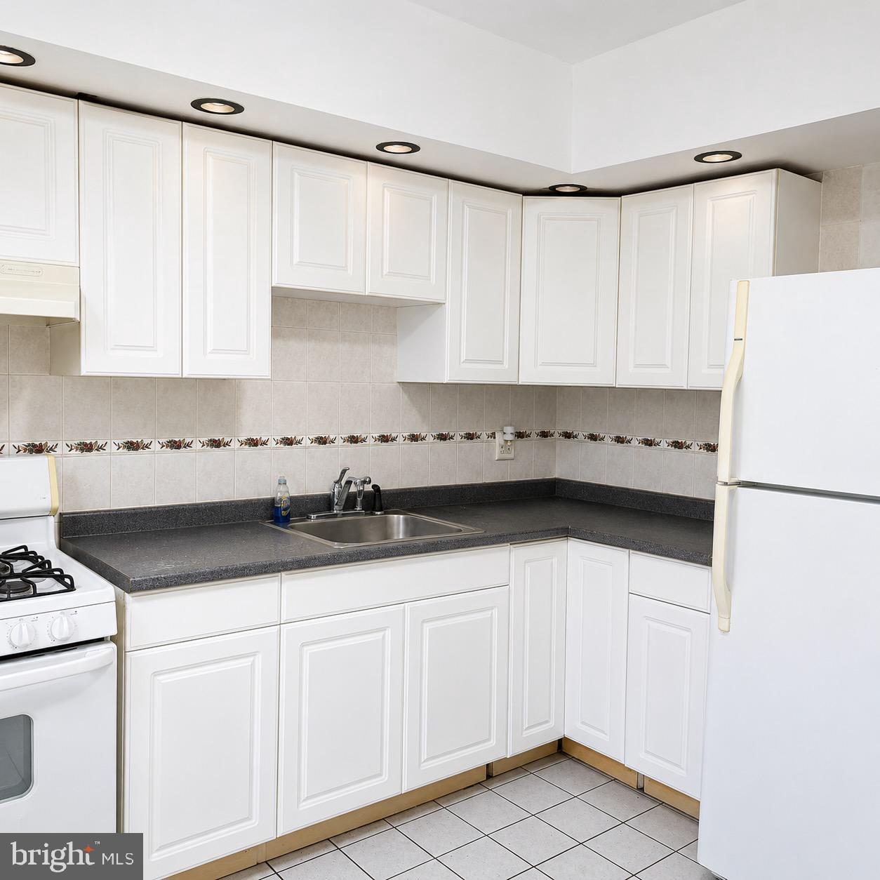 3842 N 6th St Property Photo 16