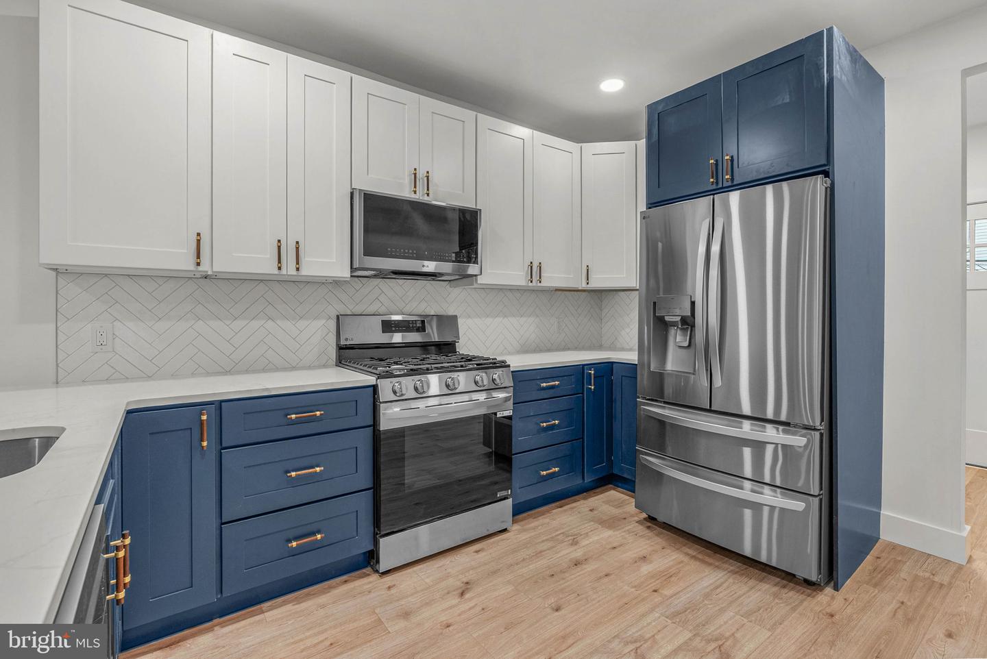 4942 Sansom St Property Photo 10