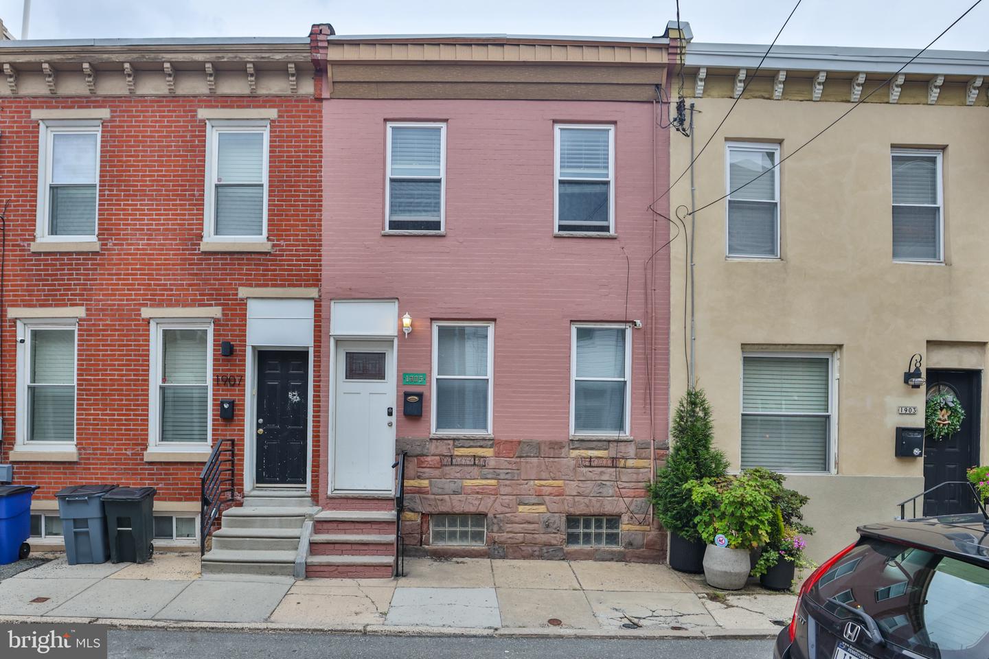 1905 Annin St Property Photo 1