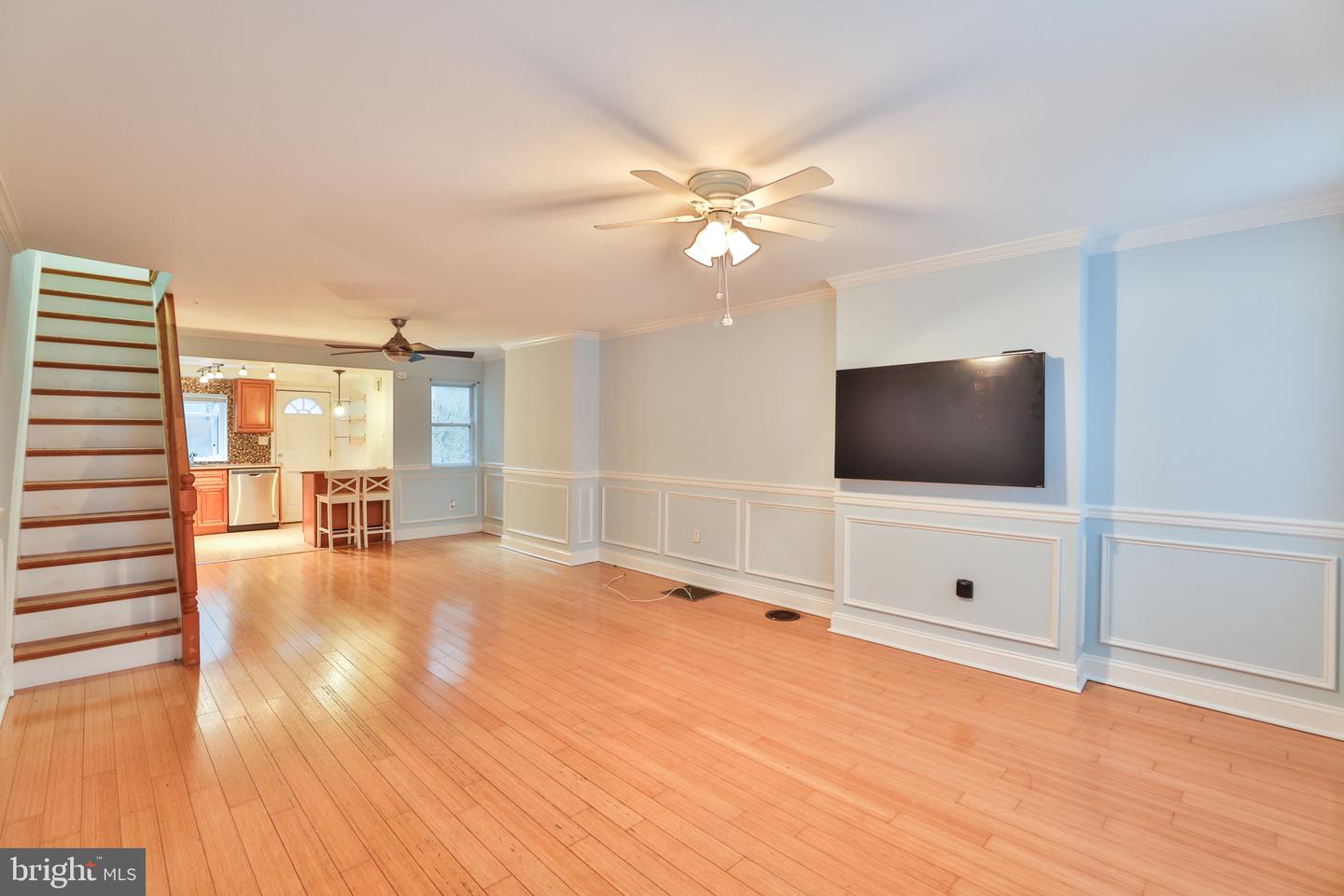 1905 Annin St Property Photo 3