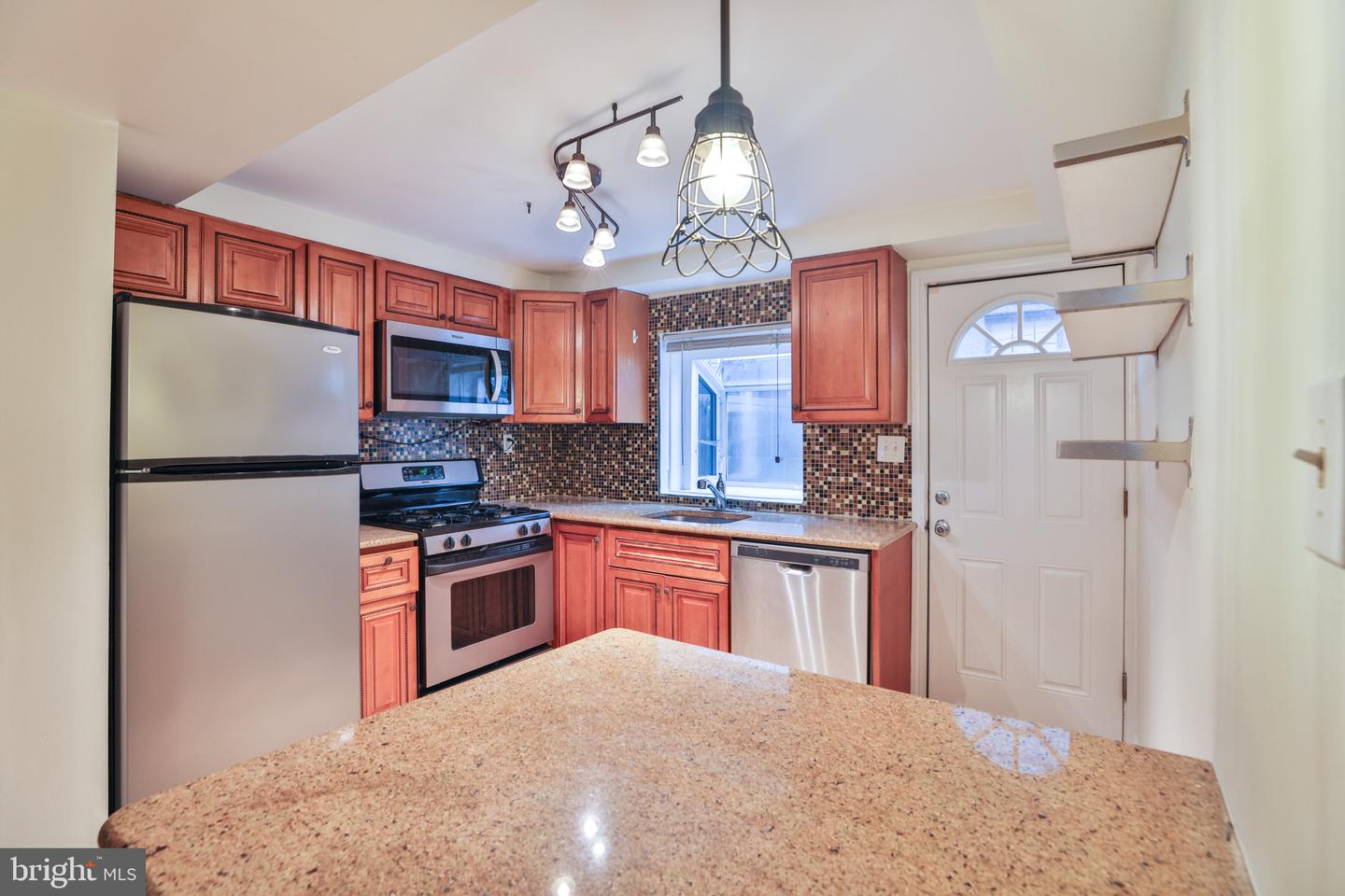 1905 Annin St Property Photo 5