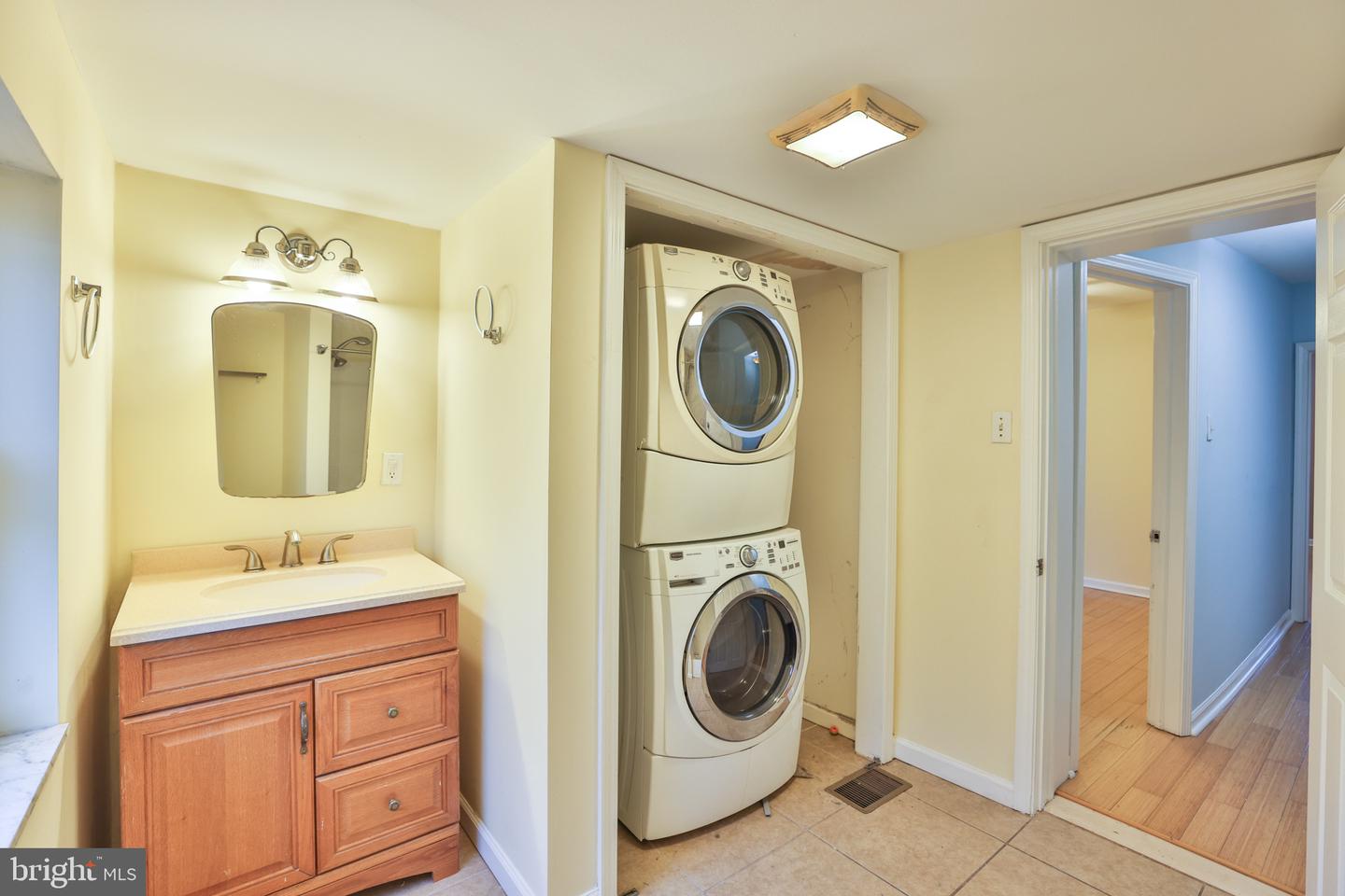 1905 Annin St Property Photo 8