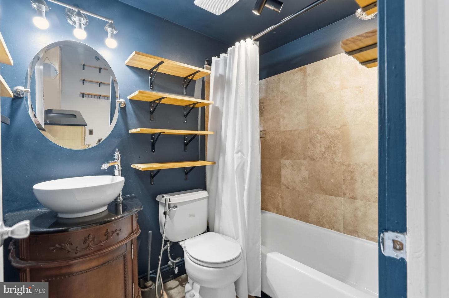 2102 Christian St #c Property Photo 8