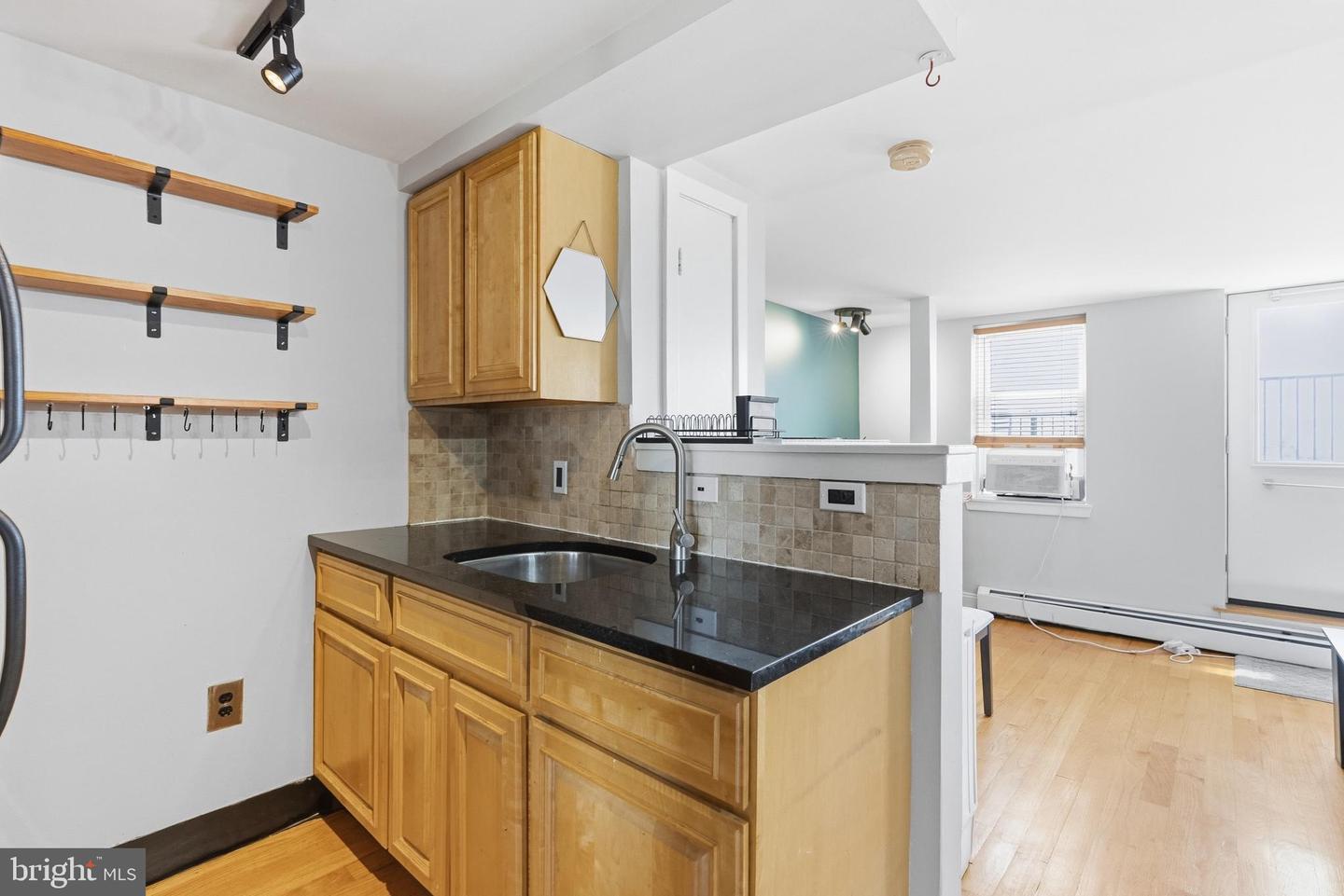 2102 Christian St #c Property Photo 9