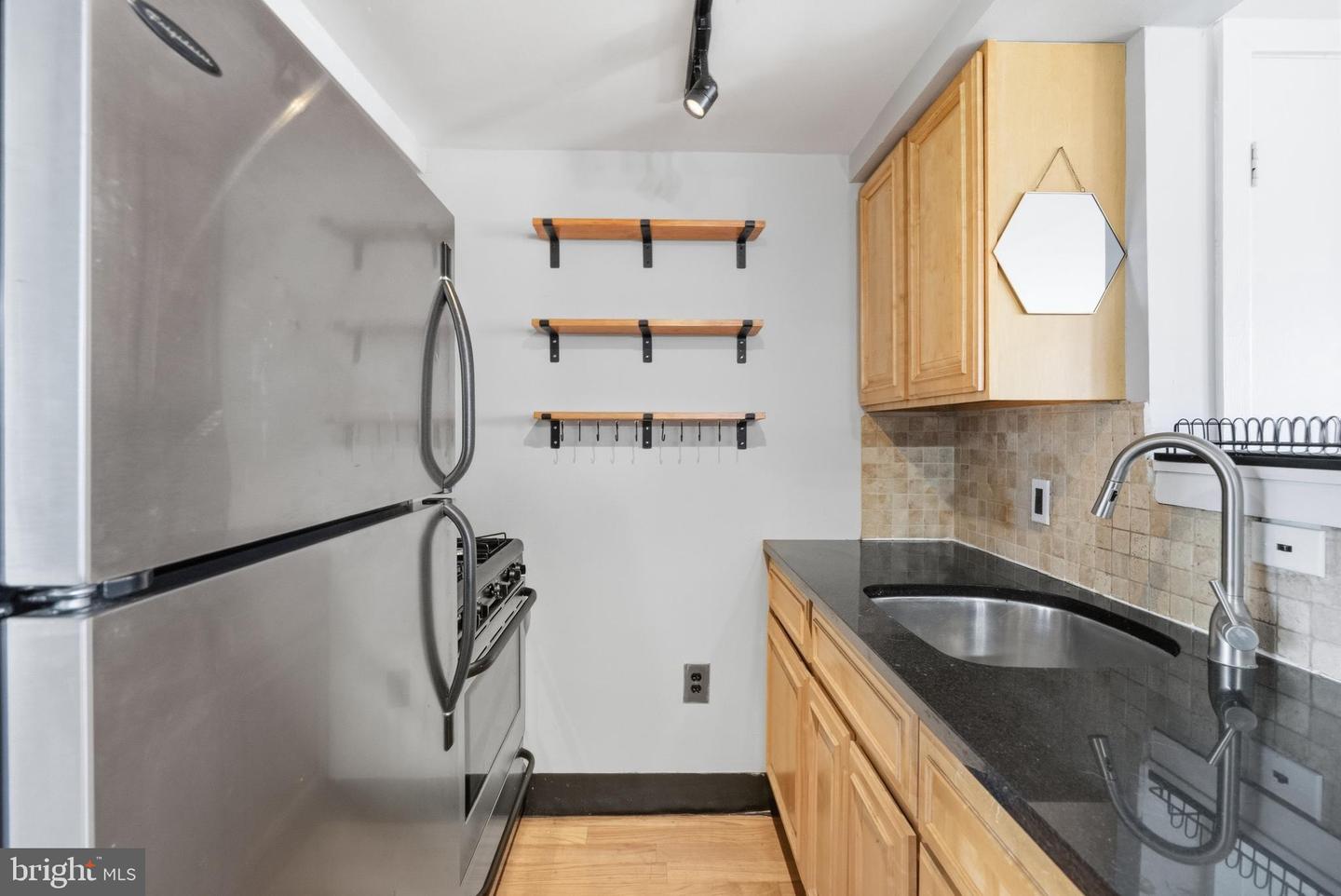2102 Christian St #c Property Photo 11
