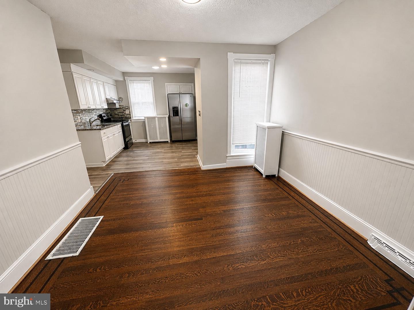 4067 Creston St Property Photo 4