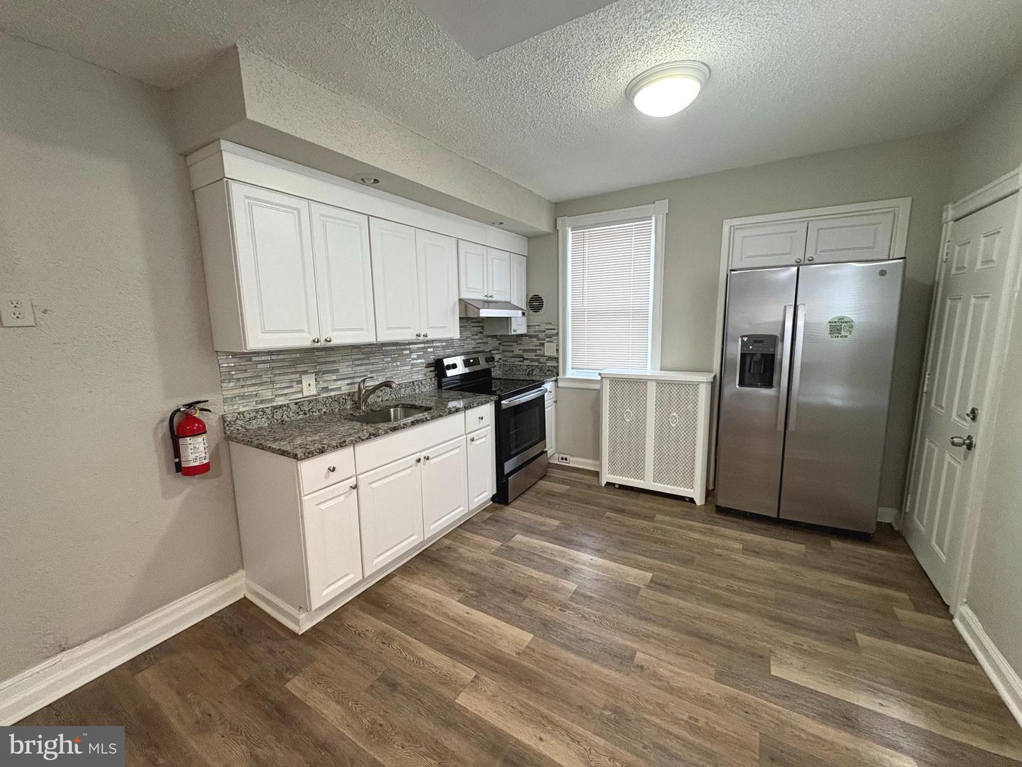 4067 Creston St Property Photo 6