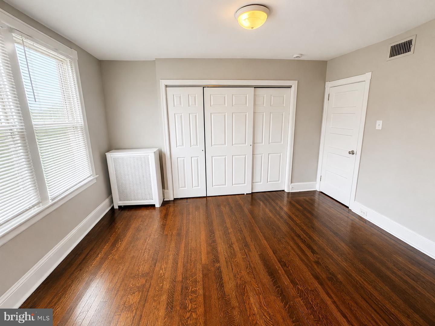 4067 Creston St Property Photo 11