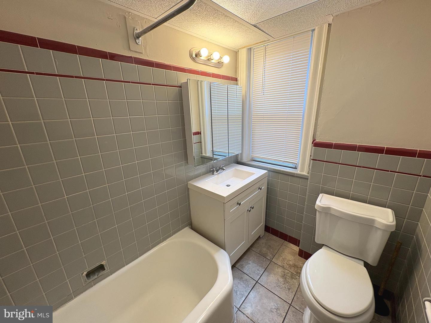 4067 Creston St Property Photo 14