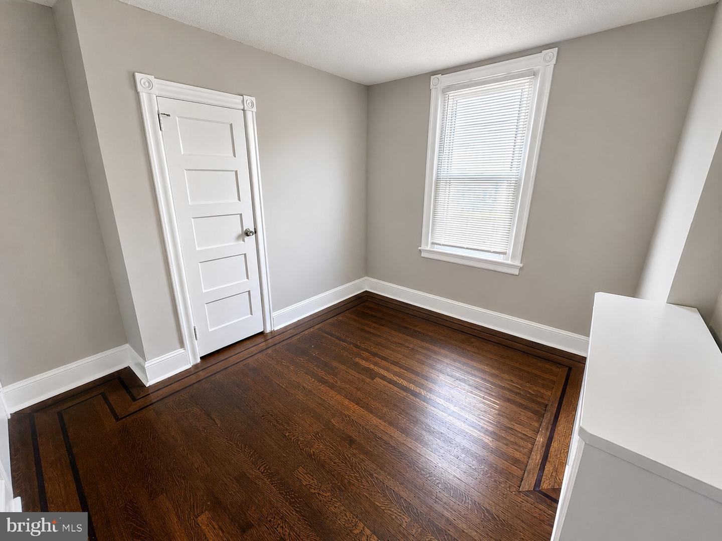 4067 Creston St Property Photo 18