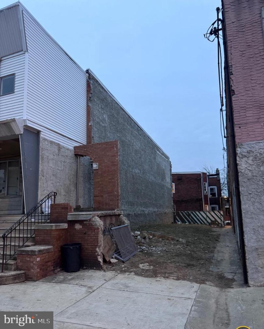 5450 Walnut St Property Photo 1