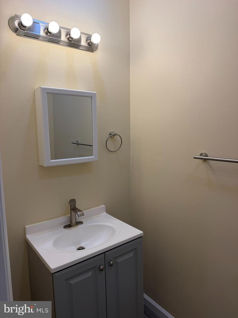 5324 W Girard Ave Property Photo 8