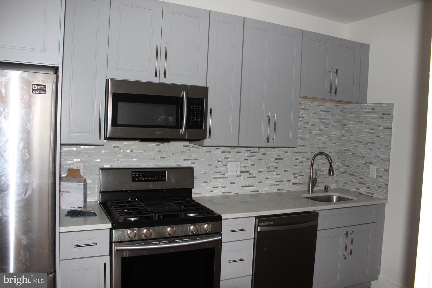 1706 Arlington St Property Photo 4