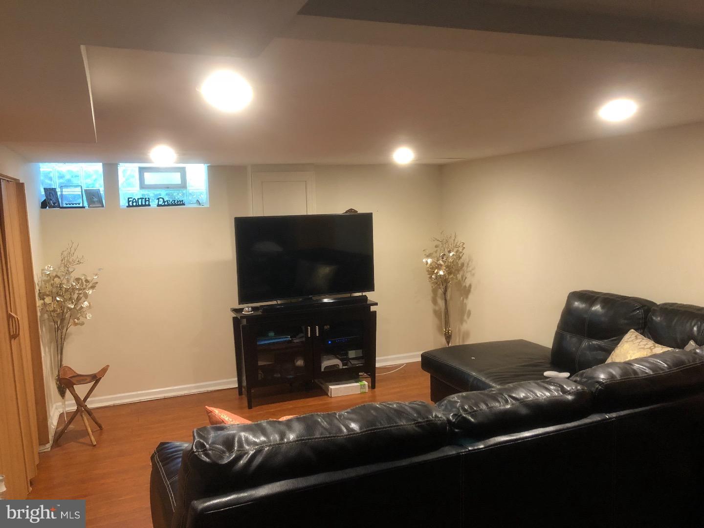 6406 Musgrave St Property Photo 2
