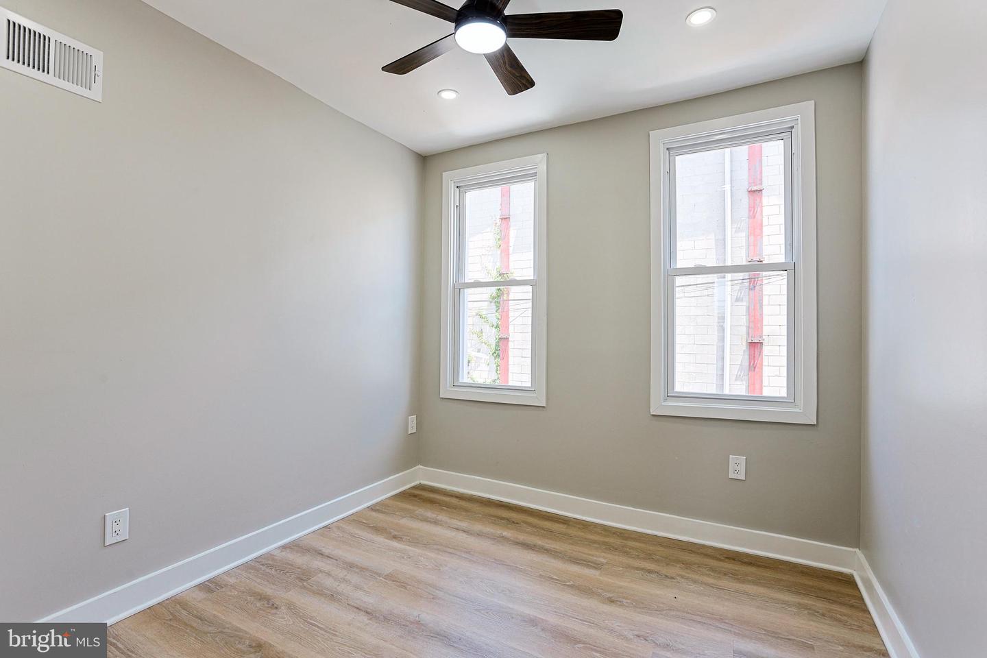 2129 E Tioga St Property Photo 22