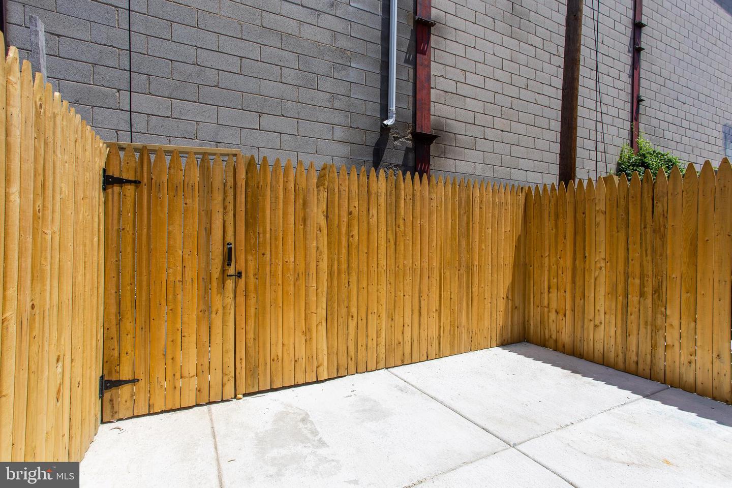 2129 E Tioga St Property Photo 35