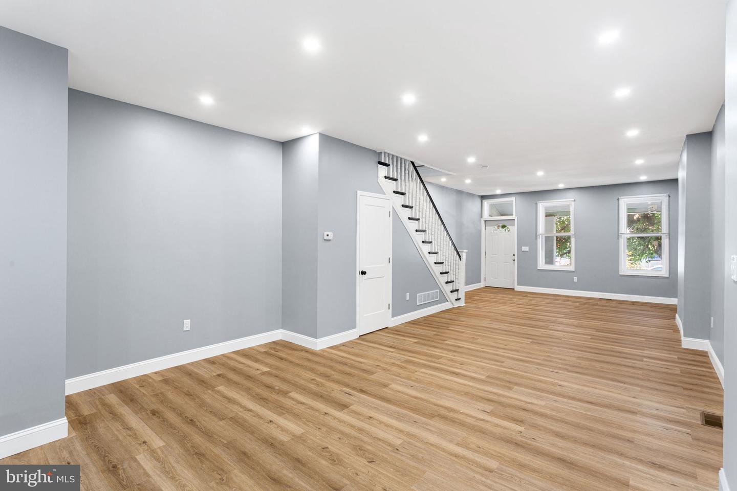 6072 W Girard Ave Property Photo 6