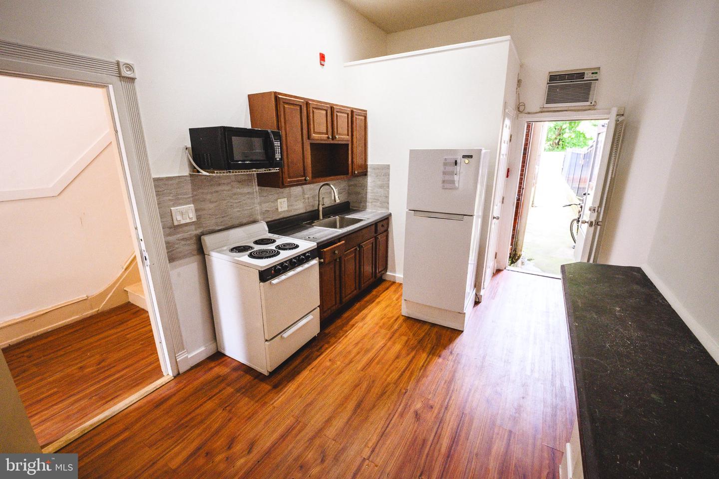 1912 7th Property Photo 4