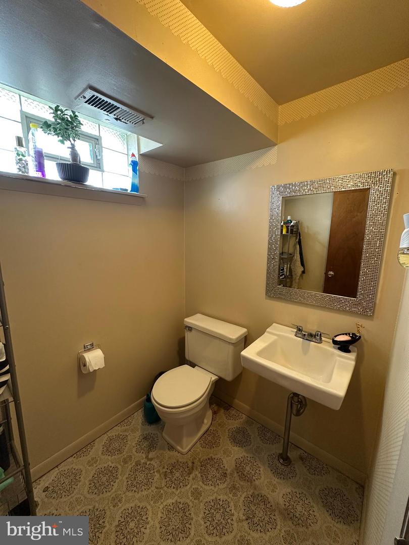 7837 Lawndale Ave Property Photo 16
