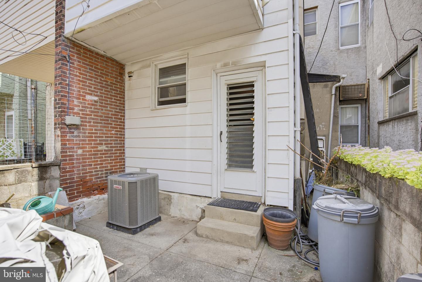 2642 S Iseminger St Property Photo 3