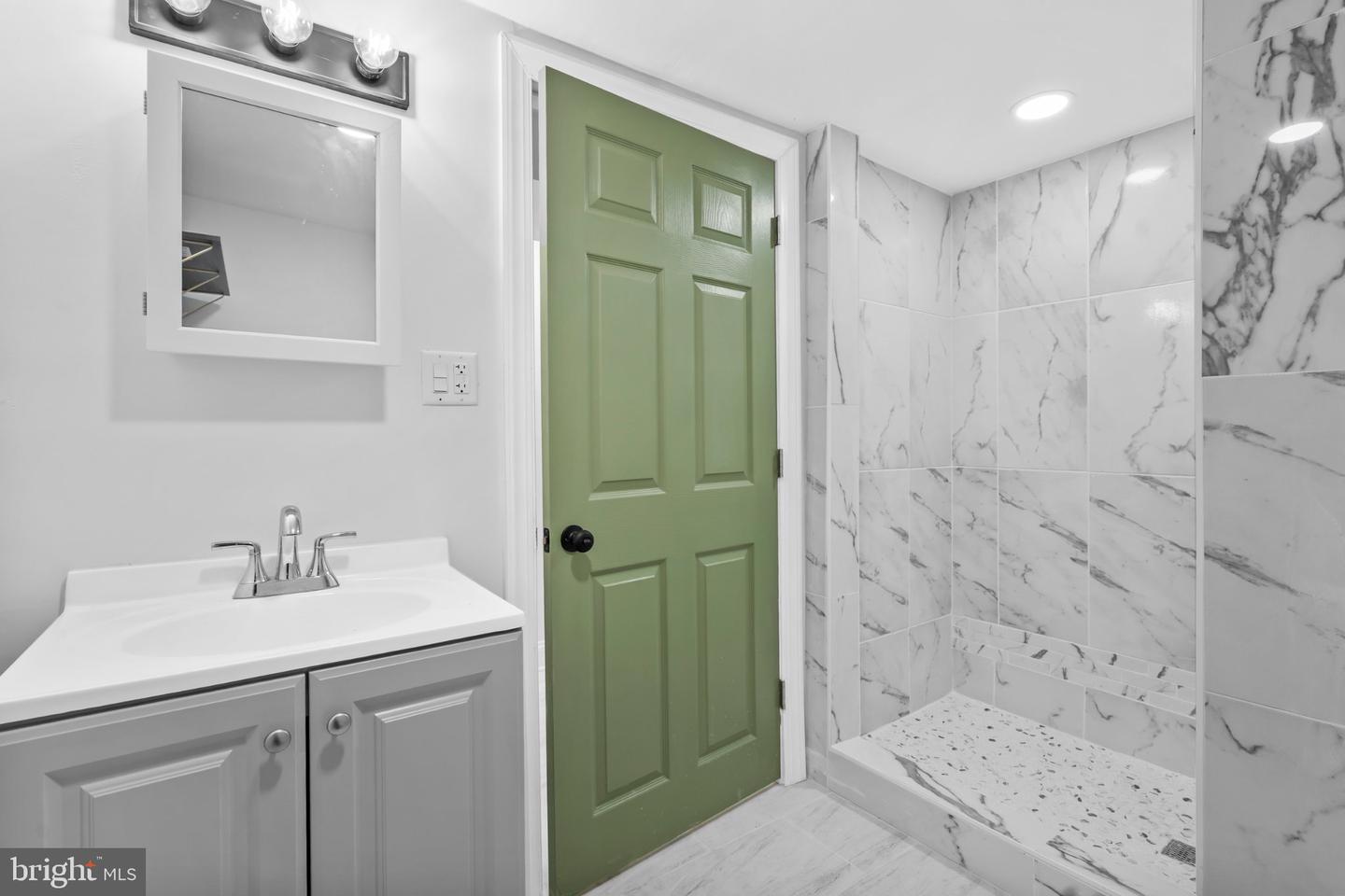 5831 Washington Ave Property Photo 25